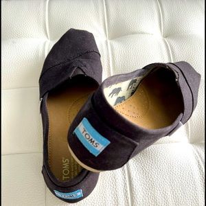 TOMS Shoes 6.5